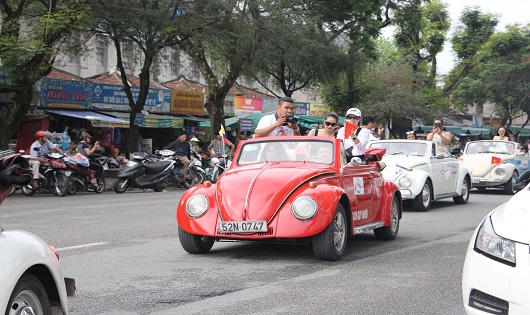 Ngắm dàn xe cổ Volkswagen diễu hành tại Festival Huế 2018