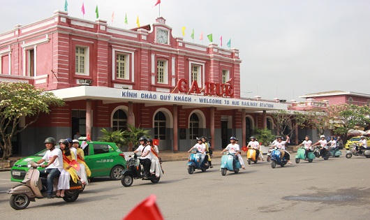 Ngắm dàn xe cổ Volkswagen diễu hành tại Festival Huế 2018