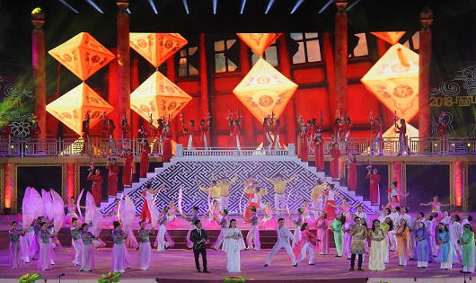 Rực rỡ đêm khai mạc Festival Huế 2018