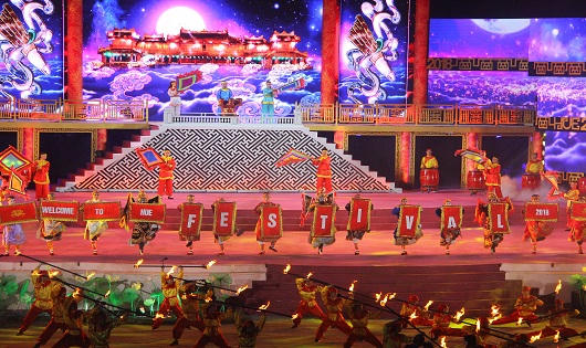 Rực rỡ đêm khai mạc Festival Huế 2018