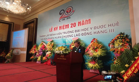 Bệnh viện trường Đại học Y dược Huế đón nhận Huân chương Lao động hạng Ba