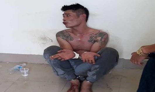 Giải cứu nữ nhân viên công ty nước bị nam thanh niên dùng dao khống chế