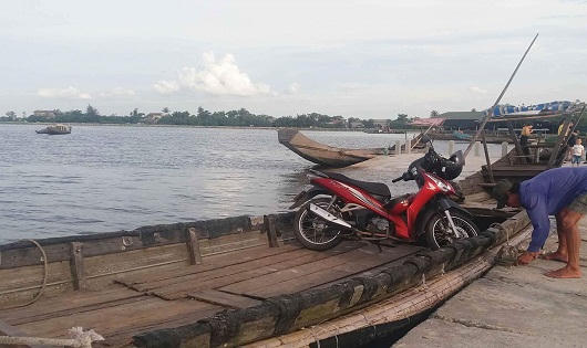 'Tử thần' rình rập những chuyến đò ngang vượt phá Tam Giang