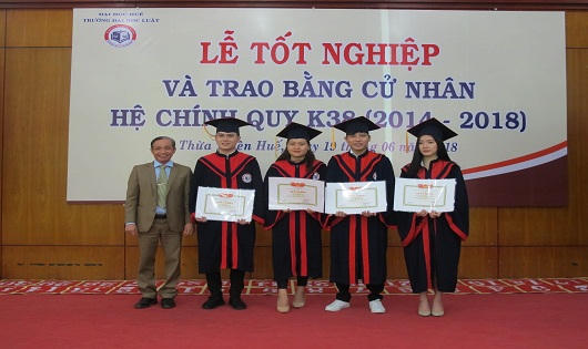 Bế giảng khóa 38 hệ đại học chính quy Trường ĐH Luật, ĐH Huế