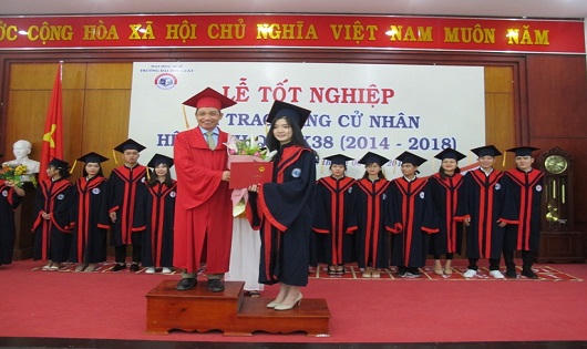 Bế giảng khóa 38 hệ đại học chính quy Trường ĐH Luật, ĐH Huế