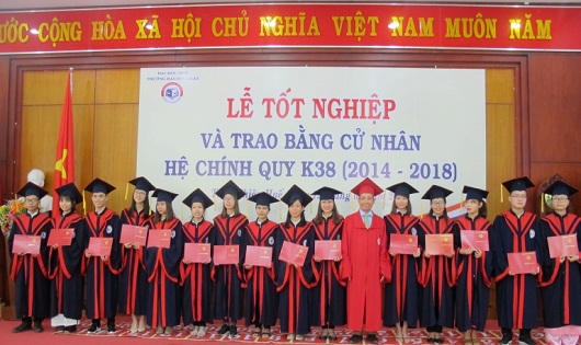 Bế giảng khóa 38 hệ đại học chính quy Trường ĐH Luật, ĐH Huế