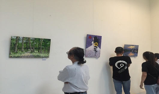 Triển lãm của các hoạ sĩ khuyết tật 'Ngày mới 2018' 