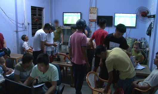 Bắt giữ các đối tượng đánh bạc dưới hình thức cá độ bóng đá