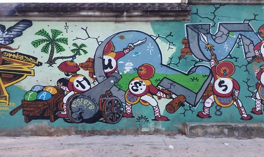 Con đường bích họa đẹp như mơ xứ Huế