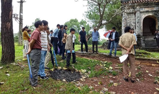 Phát hiện nhiều dấu tích quan trọng tại di tích lăng vua Đồng Khánh