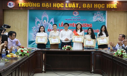 Tuyên dương nữ sinh viên đạt thành tích cao cuộc thi Hoa khôi sinh viên Việt Nam