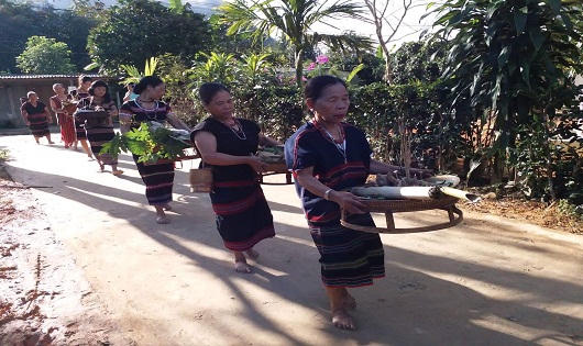 Độc đáo lễ hội Aza Koonh