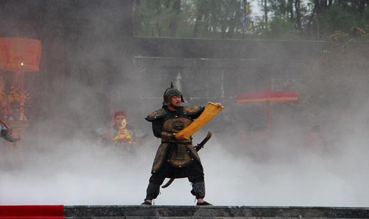 Dâng hương kỷ niệm ngày Nguyễn Huệ lên ngôi hoàng đế