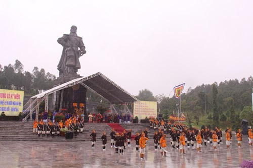 Dâng hương kỷ niệm ngày Nguyễn Huệ lên ngôi hoàng đế