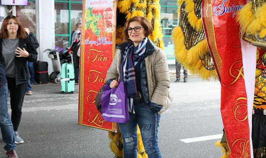 Ngày đầu năm, Huế tưng bừng chào đón khách 'xông đất' đường hàng không