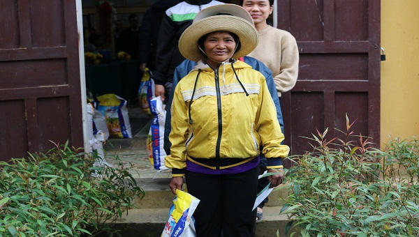 NHCSXH Thừa Thiên- Huế mang mùa xuân đến với hộ nghèo và các đối tượng chính sách