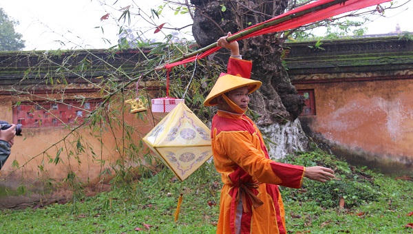 Độc đáo lễ dựng cây nêu Tết trong hoàng cung Huế