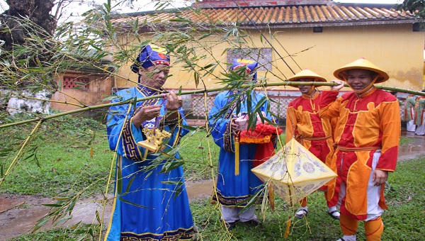 Độc đáo lễ dựng cây nêu Tết trong hoàng cung Huế