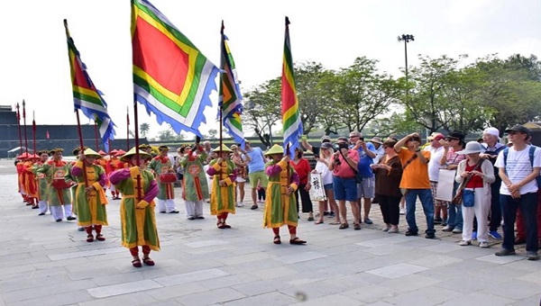 Những vị khách quốc tế 'xông đất' Hoàng Cung Huế