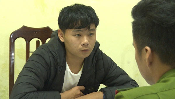 Khống chế đối tượng 'ngáo đá' dùng dao đe dọa bố mẹ