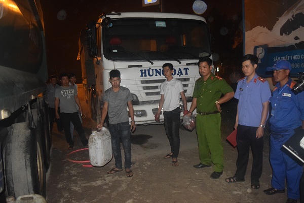 Bắt các đối tượng đột nhập cây xăng để trộm dầu