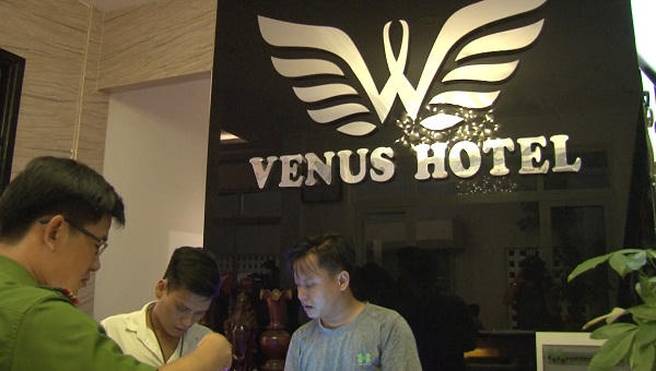 Đột kích khách sạn phát hiện hàng chục người dương tính với ma túy