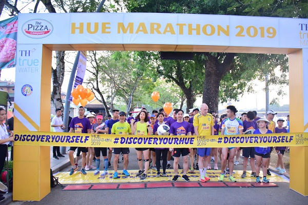 Hơn 1.000 vận động viên tham gia thi chạy bộ Huế Marathon 2019
