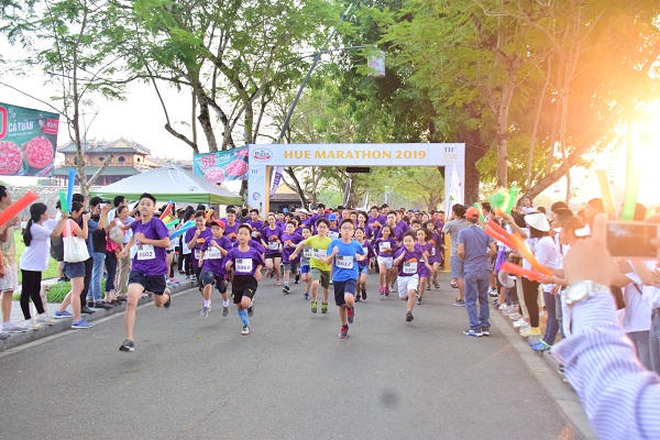 Hơn 1.000 vận động viên tham gia thi chạy bộ Huế Marathon 2019