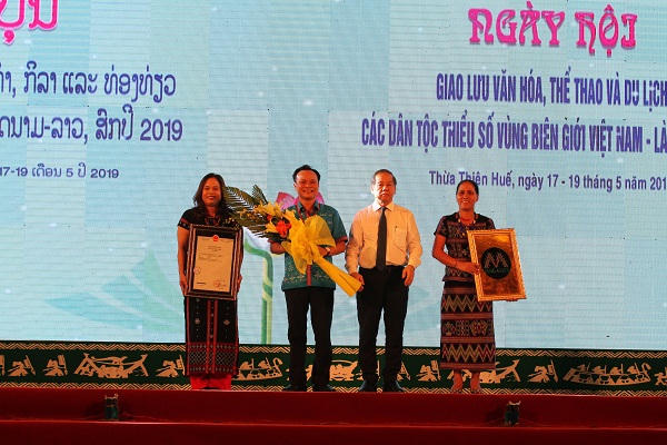 Đặc sắc ngày hội giao lưu văn hóa các dân tộc thiểu số vùng biên giới Việt Nam – Lào