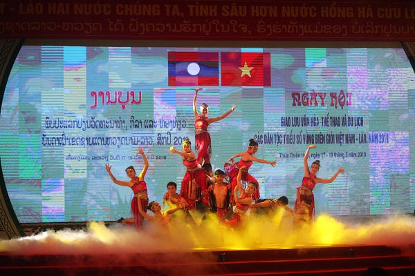 Đặc sắc ngày hội giao lưu văn hóa các dân tộc thiểu số vùng biên giới Việt Nam – Lào