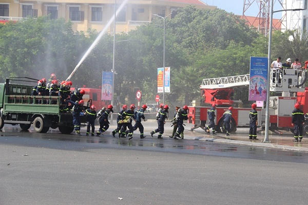 Gần 800 người diễn tập phương án chữa  cháy và cứu hộ cứu nạn