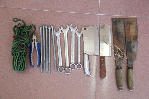 Bắt nhóm đối tượng thuê nhà nghỉ, đêm đến chở dao kéo cắt trộm cáp viễn thông