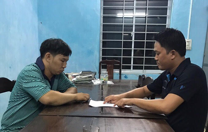 Bắt ô tô chở hàng nghìn chai bia, rượu lậu