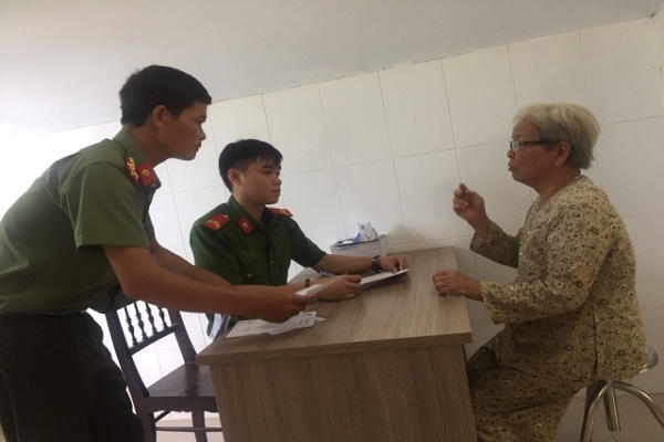 Khám sàng lọc và điều trị miễn phí bệnh lý về mắt cho hàng trăm người dân có hoàn cảnh khó khăn