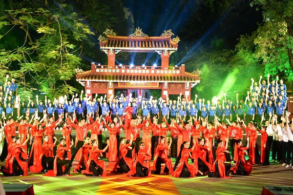 Xúc động cầu truyền hình 'Bài ca kết đoàn' kỷ niệm 50 năm thực hiện Di chúc của Bác tại Huế