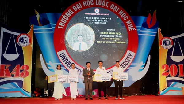 Đại học Luật- ĐH Huế chào đón hơn 900 tân sinh viên