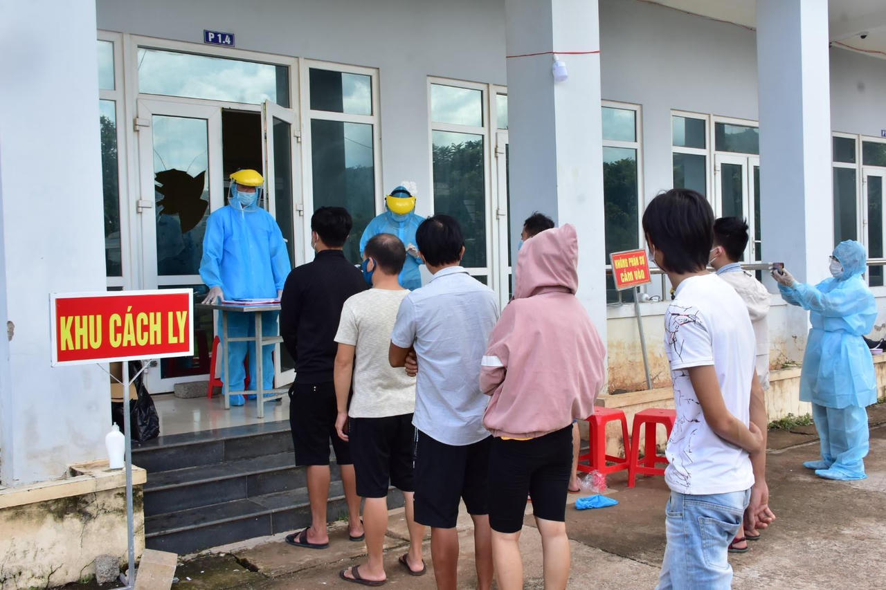 Thừa Thiên Huế đưa xe ra Quảng Trị đón 20 công dân về cách ly