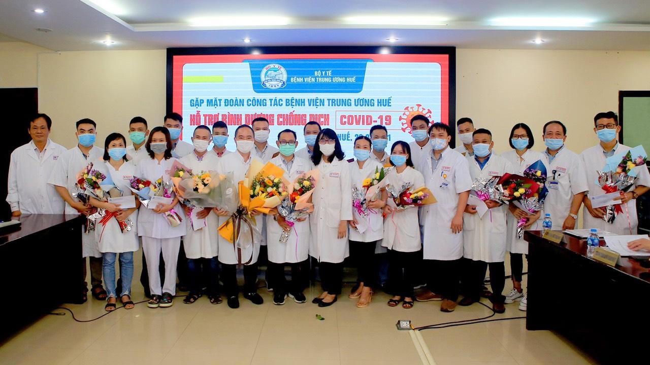 Đoàn y, bác sĩ bệnh viện Trung ương Huế lên đường chi viện cho Bình Dương chống dịch COVID-19