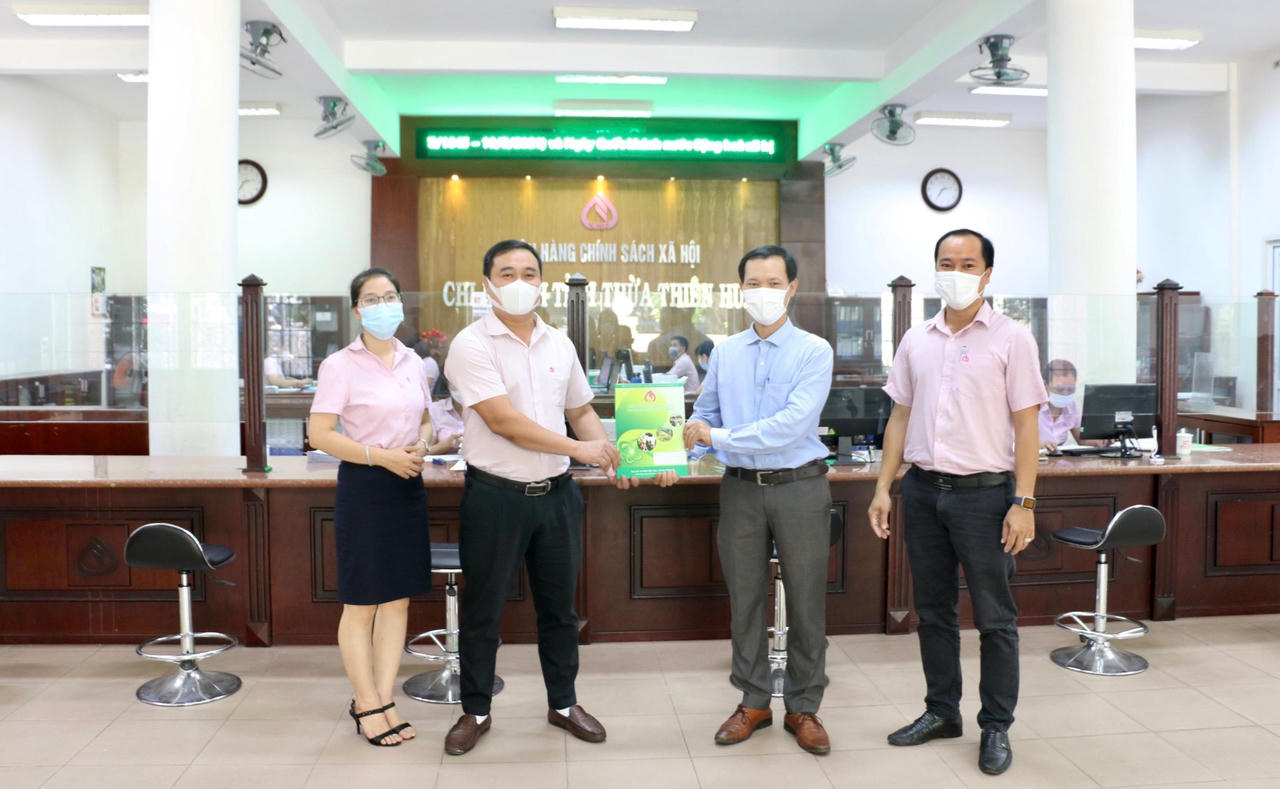 Thừa Thiên-Huế: Giải ngân trả lương ngừng việc, trả lương phục hồi sản xuất cho 3 doanh nghiệp ảnh hưởng dịch COVID-19