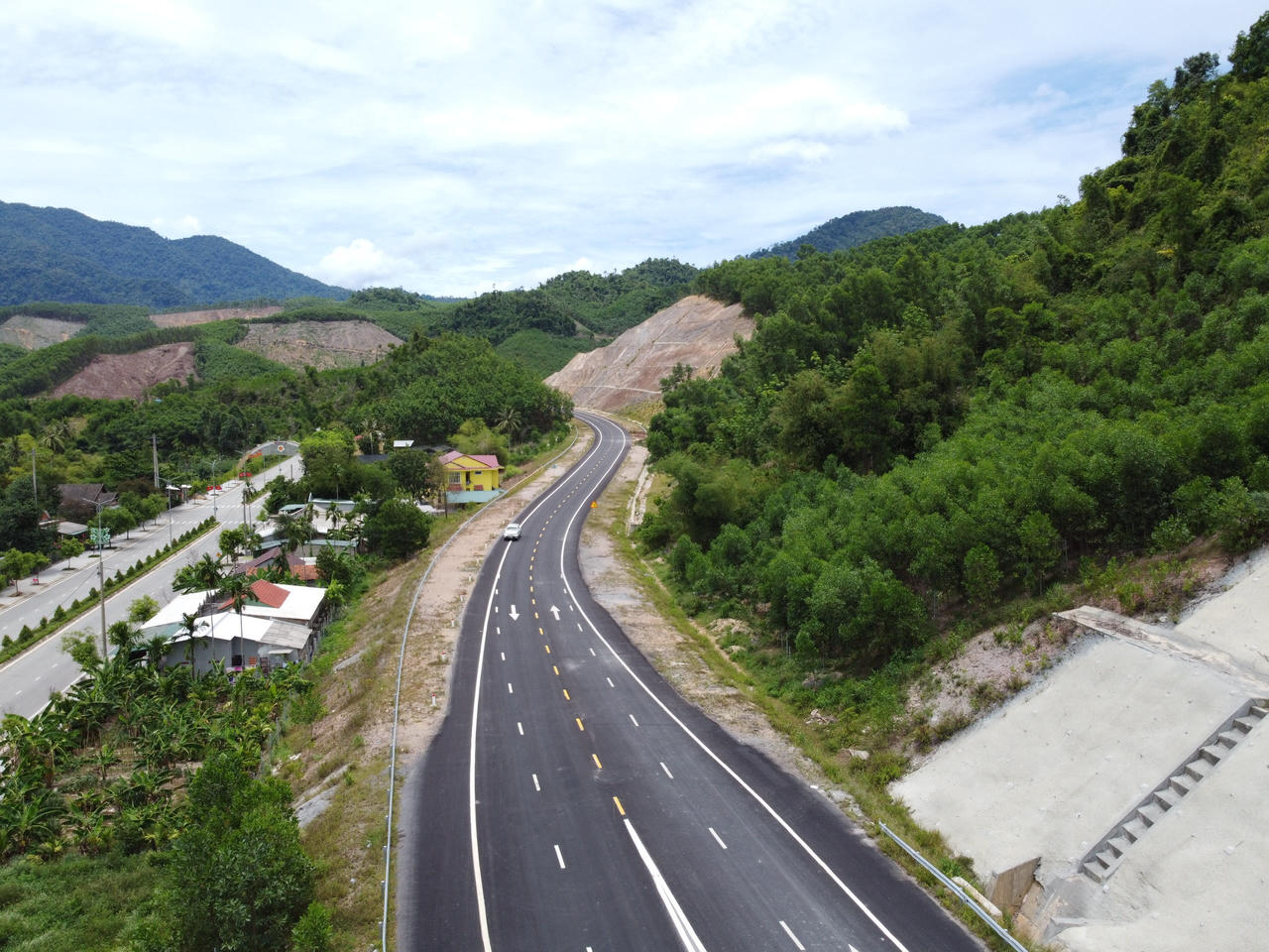 Thông qua nghiệm thu cao tốc La Sơn - Túy Loan