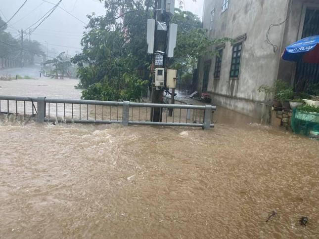 Thừa Thiên- Huế: Mưa lớn, tăng lưu lượng vận hành hồ chứa thủy điện Hương Điền