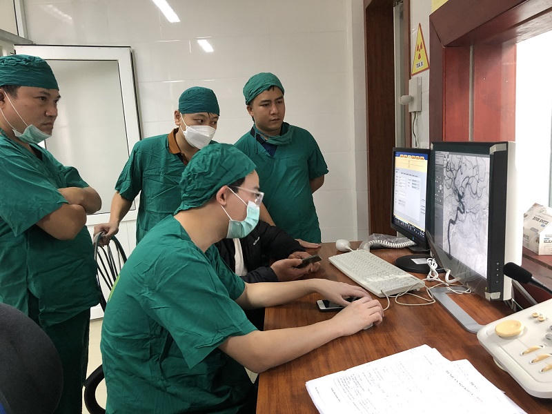 BV Trung ương Huế chuyển giao kỹ thuật chụp và can thiệp lấy huyết khối ở bệnh nhân nhồi máu não cấp 