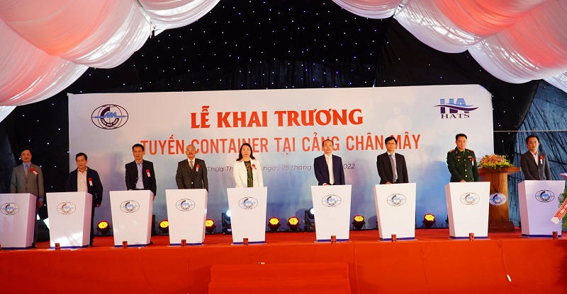 Khai trương tuyến dịch vụ vận tải container nội địa đầu tiên tại cảng Chân Mây