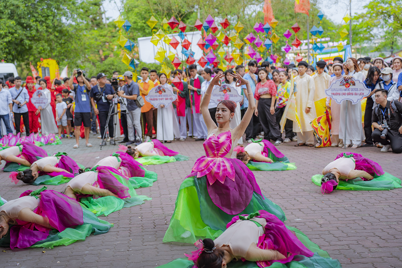 Sôi động lễ hội quảng diễn đường phố tại Festival nghề truyền thống Huế