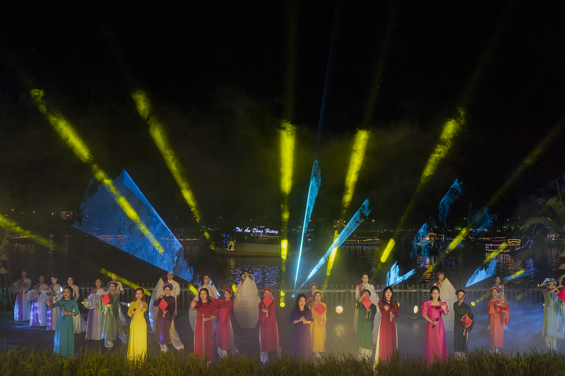 Lần đầu tiên có chương trình Tri ân dòng Hương tại Festival nghề truyền thống Huế 2023