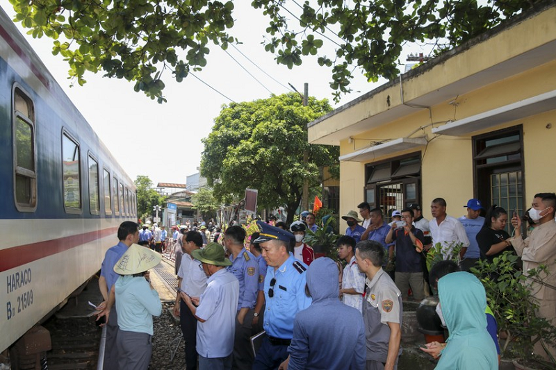 Tàu SE1 bị trật bánh tại thành phố Huế