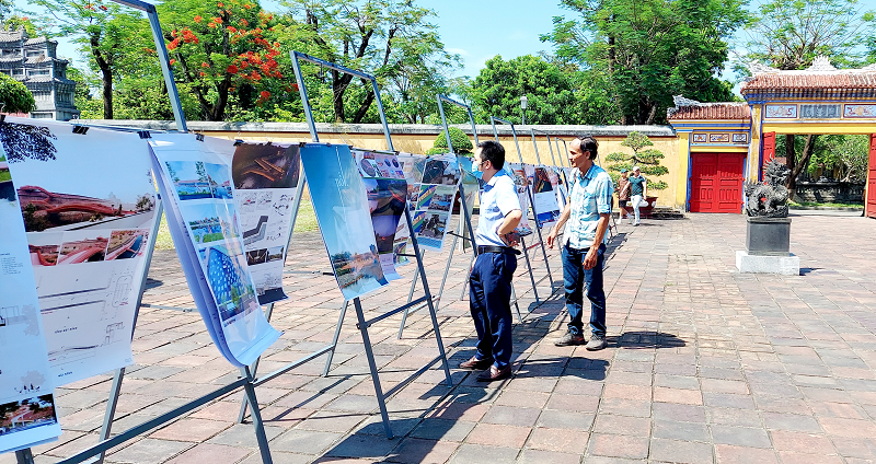 Trao giải cuộc thi “Ý tưởng thiết kế cầu đi bộ vượt qua Hộ Thành hào nối Thượng thành”