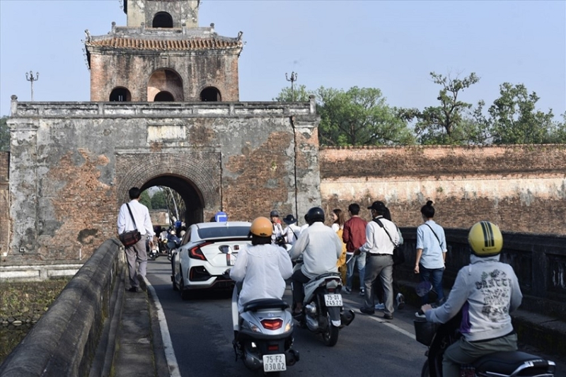 Trao giải cuộc thi “Ý tưởng thiết kế cầu đi bộ vượt qua Hộ Thành hào nối Thượng thành”