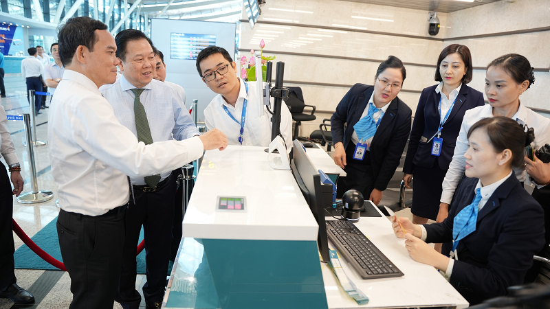 Phó Thủ tướng Chính phủ Trần Lưu Quang dự lễ khánh thành nhà ga hành khách T2- Cảng HKQT Phú Bài