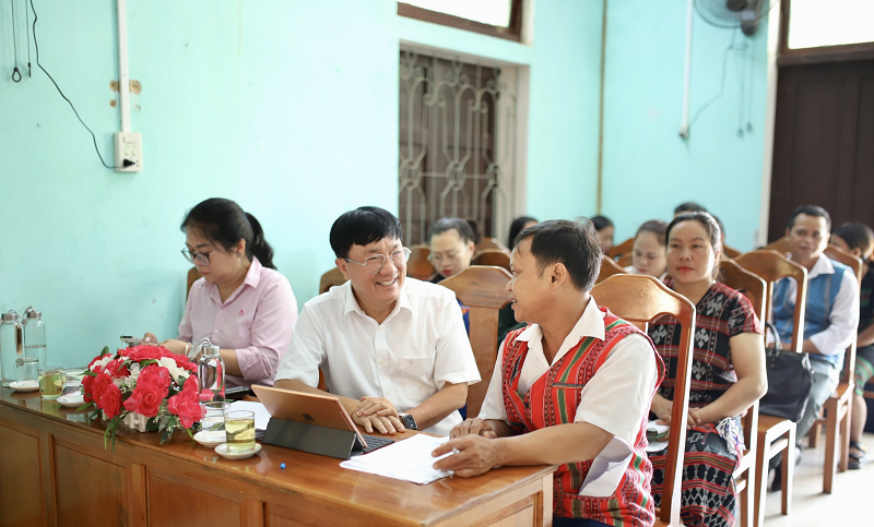 Tổng giám đốc Ngân hàng Chính sách xã hội Việt Nam làm việc tại huyện A Lưới (tỉnh Thừa Thiên Huế)